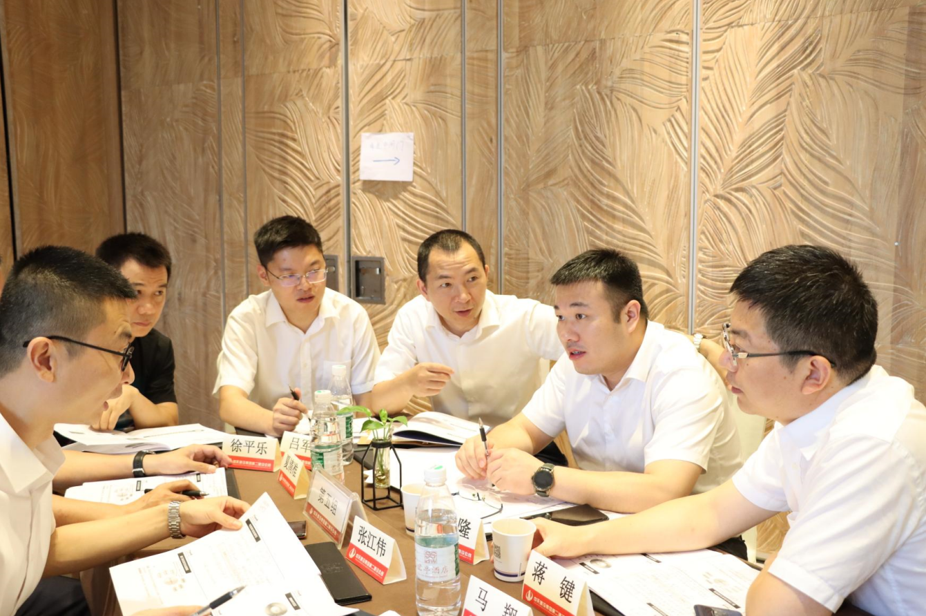 2021年6月25日-26日，w66旗舰厅二建组织开展了2021年中高层主管执行力培训。本次培训特邀清华、北大、上海交大总裁班讲师，中国企业家协会特聘高级讲师许晋老师进行授课。